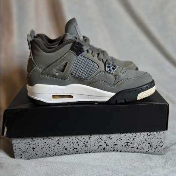 4Y Air Jordan Retro 'Cool Grey' Used-Good condition and box is